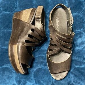 Antelope chocolate brown platform sandal. Size 9/ Euro 40. Women.
